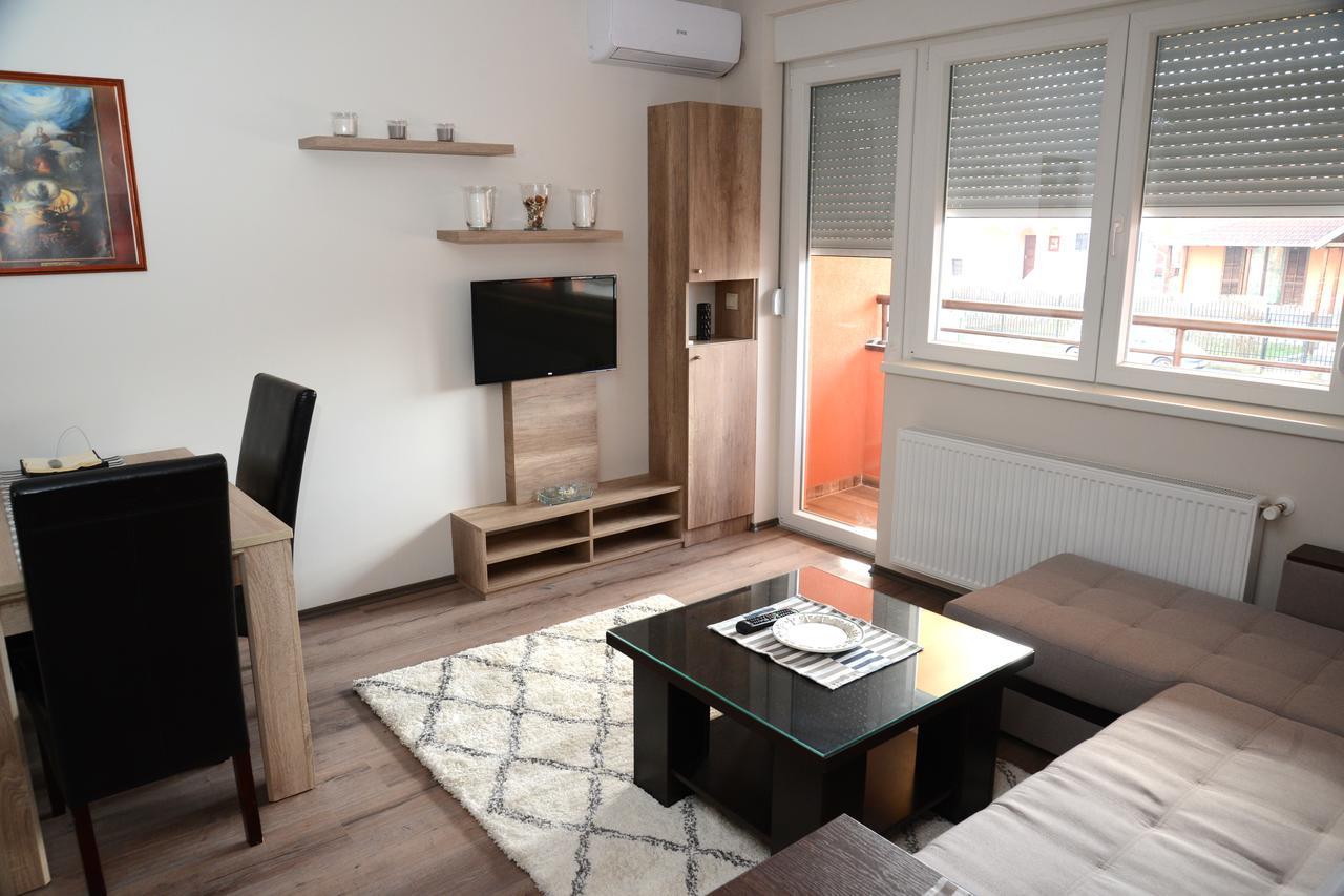 Sonja Apartman Jagodina Apartment Bagian luar foto